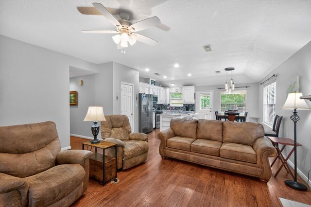 1017 Pin Oak Drive, Dickinson, TX 77539