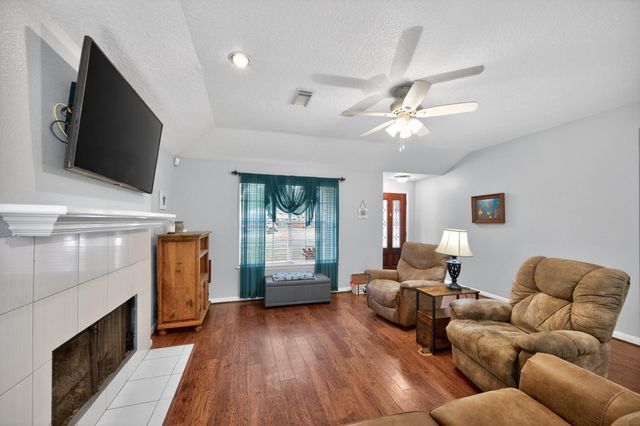 1017 Pin Oak Drive, Dickinson, TX 77539