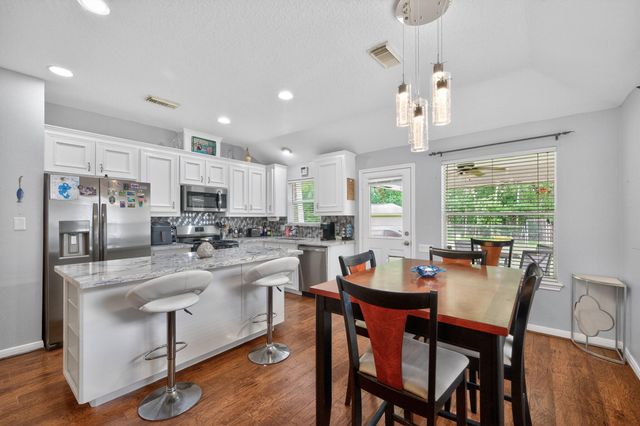 1017 Pin Oak Drive, Dickinson, TX 77539