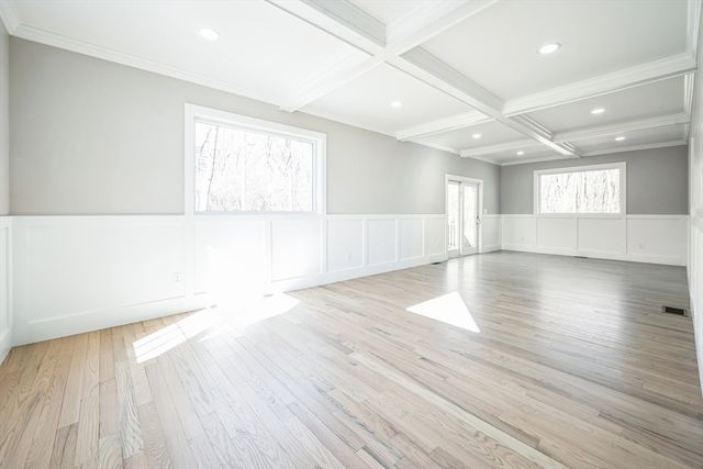 10 Falcon Dr, Shrewsbury, MA 01545