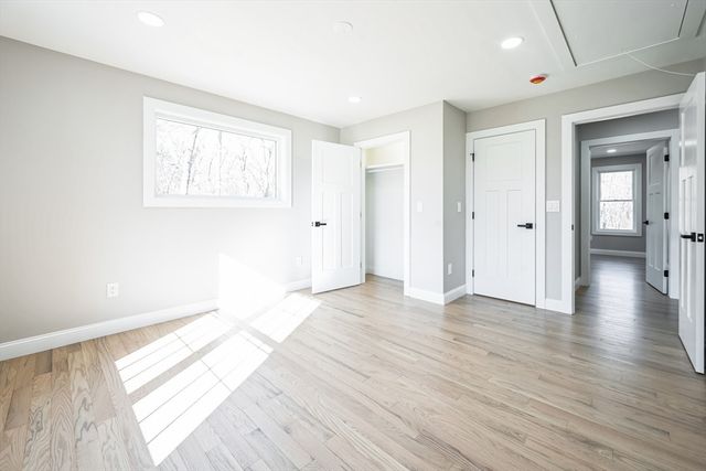 10 Falcon Dr, Shrewsbury, MA 01545