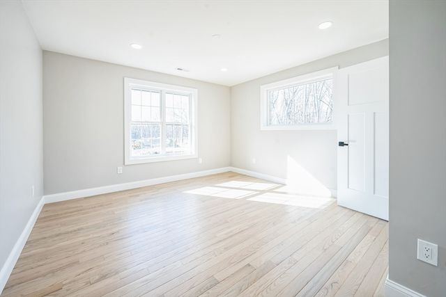 10 Falcon Dr, Shrewsbury, MA 01545