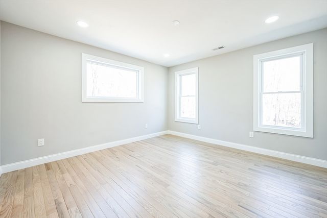 10 Falcon Dr, Shrewsbury, MA 01545