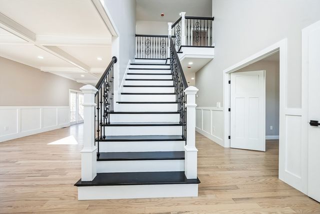 10 Falcon Dr, Shrewsbury, MA 01545