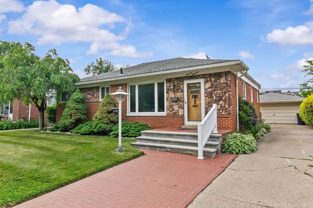 1118 W 13 Mile Road, Royal Oak, MI 48073