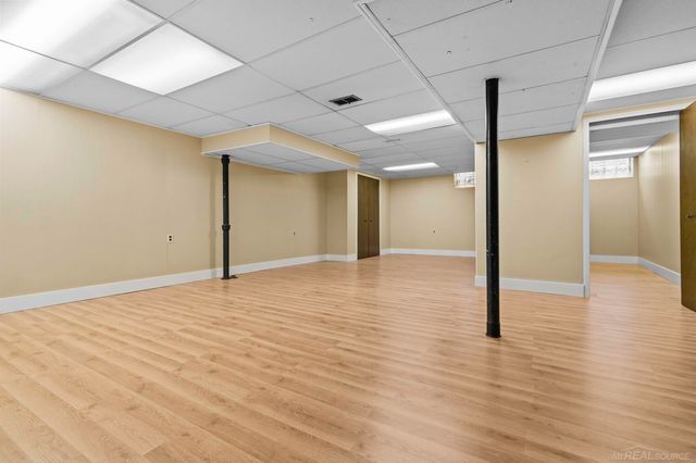 1118 W 13 Mile Road, Royal Oak, MI 48073