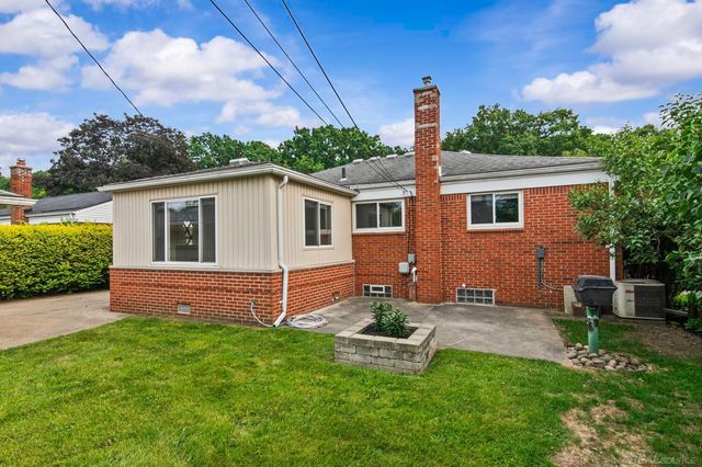 1118 W 13 Mile Road, Royal Oak, MI 48073