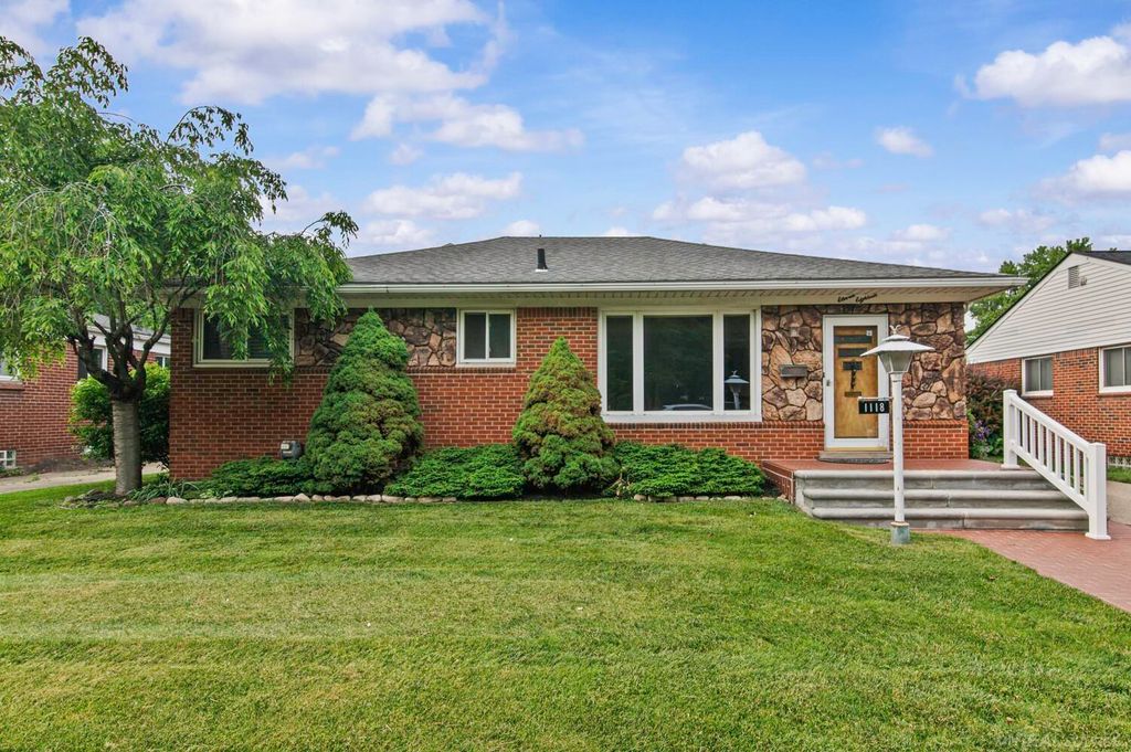 1118 W 13 Mile Road, Royal Oak, MI 48073