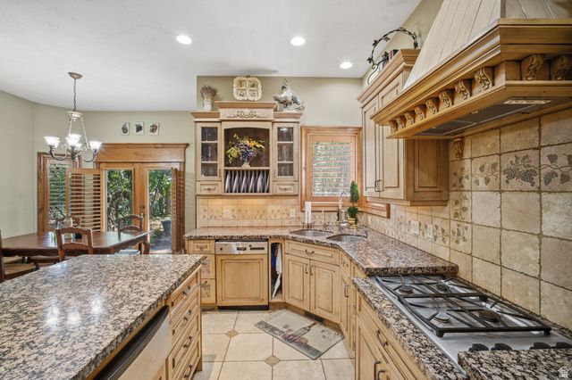 1 PEPPERWOOD POINTE, Sandy, UT 84092