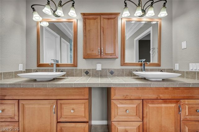 1026 Spring Pond Court, Henderson, NV 89002