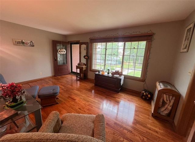 3128 Floral Avenue, St Joseph, MO 64506