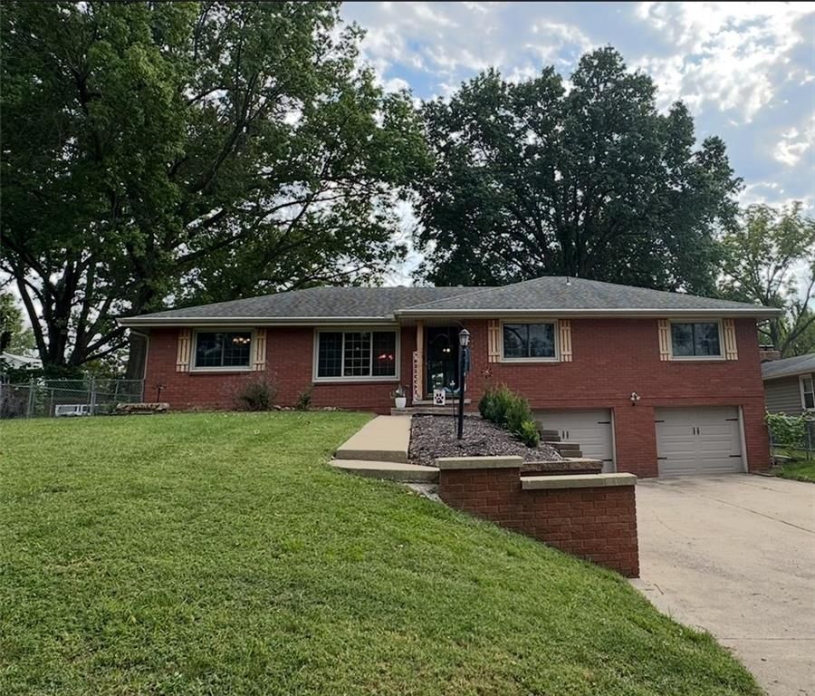 3128 Floral Avenue, St Joseph, MO 64506