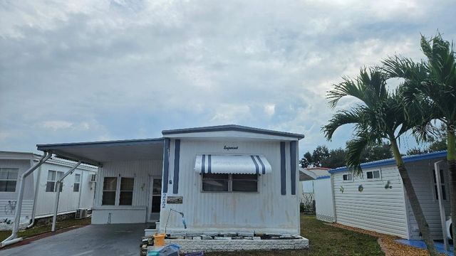 8300 SEMINOLE BOULEVARD 222, Seminole, FL 33772