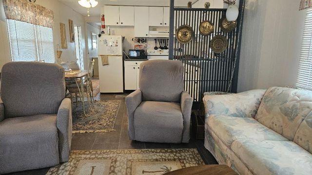 8300 SEMINOLE BOULEVARD 222, Seminole, FL 33772