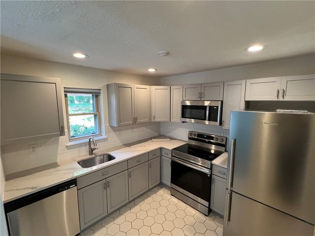 3524 West Shore Road 610, Warwick, RI 02886