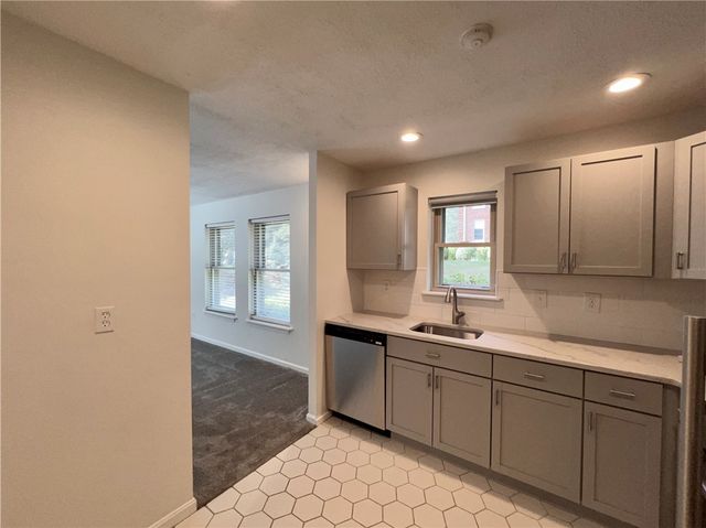 3524 West Shore Road 610, Warwick, RI 02886