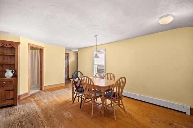 28 Mayflower St, Plymouth, MA 02360