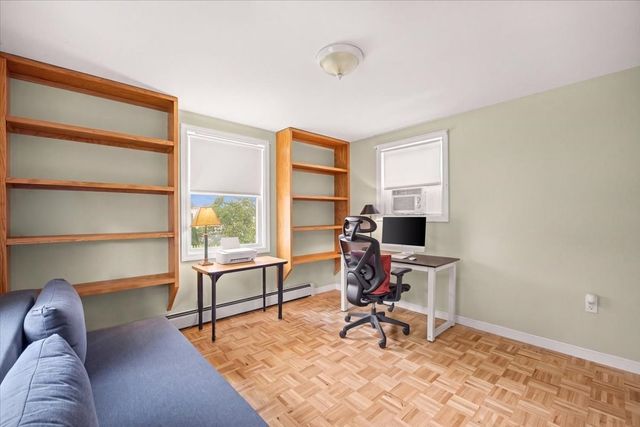 28 Mayflower St, Plymouth, MA 02360
