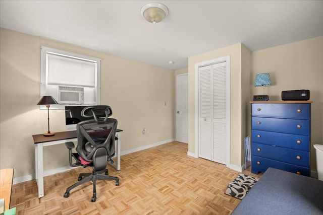 28 Mayflower St, Plymouth, MA 02360