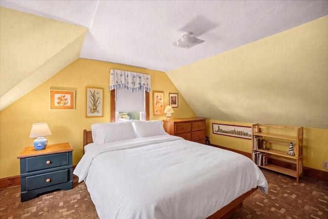 28 Mayflower St, Plymouth, MA 02360