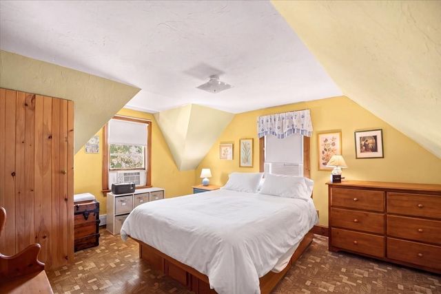 28 Mayflower St, Plymouth, MA 02360