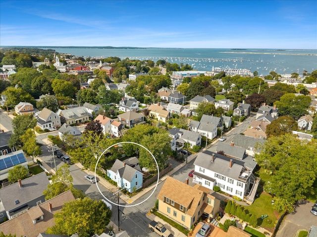 28 Mayflower St, Plymouth, MA 02360
