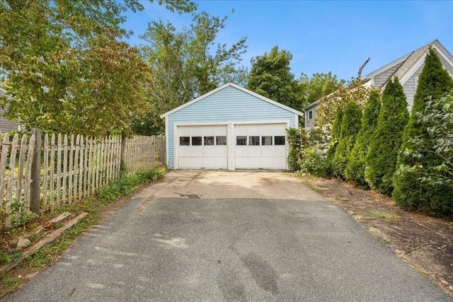 28 Mayflower St, Plymouth, MA 02360