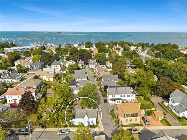 28 Mayflower St, Plymouth, MA 02360