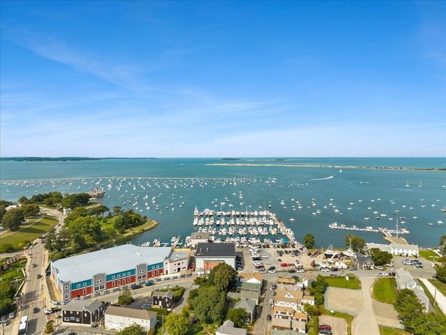 28 Mayflower St, Plymouth, MA 02360