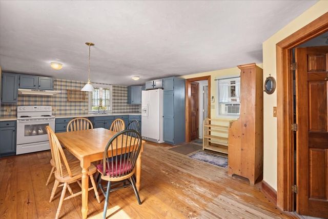 28 Mayflower St, Plymouth, MA 02360