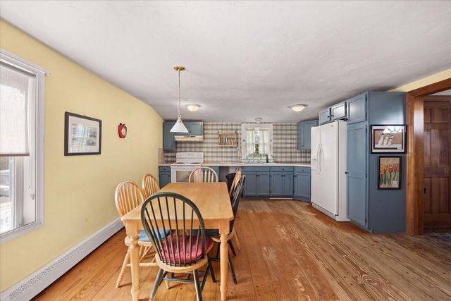 28 Mayflower St, Plymouth, MA 02360