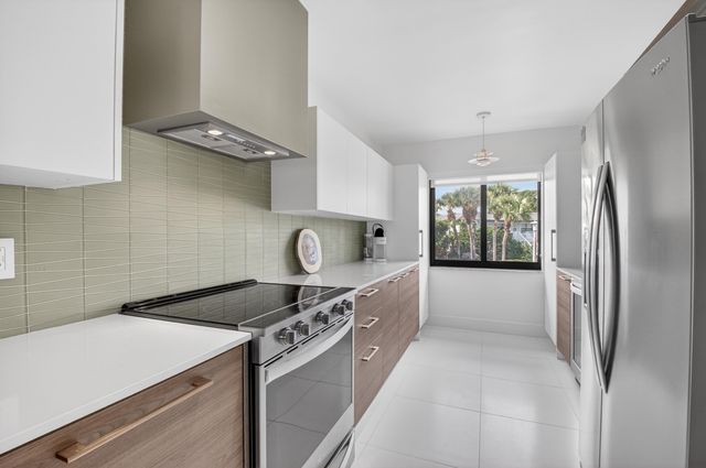 23 Southport Lane, Unit D, Boynton Beach, FL 33436