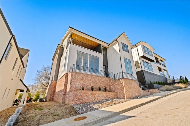 2105 Panorama Place, Fayetteville, AR 72701