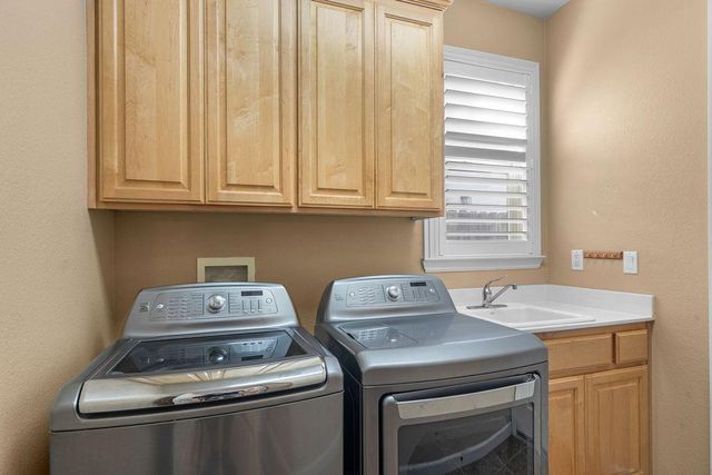 2104 Huxley Way, Modesto, CA 95356