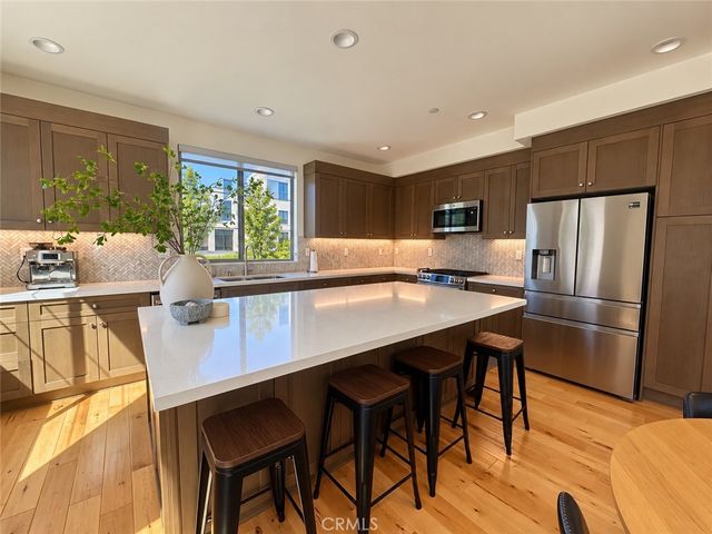 131 Episode, Irvine, CA 92618