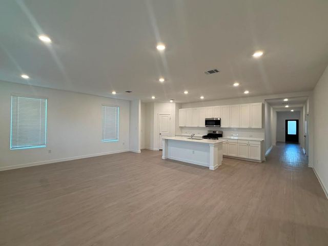 120 Brabham LOOP, Hutto, TX 78634