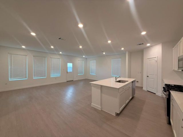 120 Brabham LOOP, Hutto, TX 78634