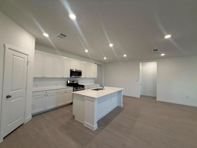 120 Brabham LOOP, Hutto, TX 78634