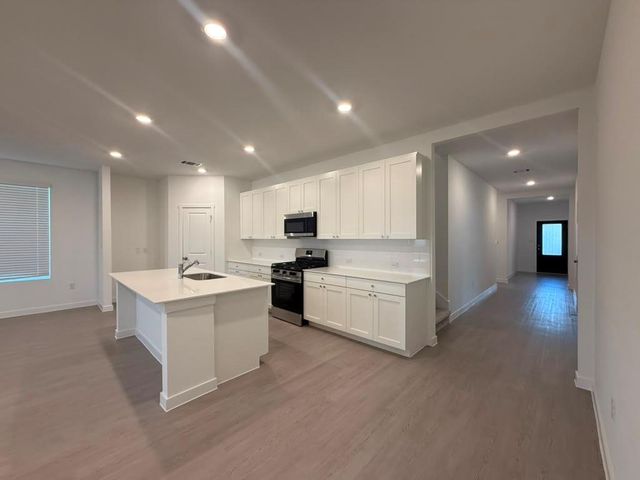 120 Brabham LOOP, Hutto, TX 78634