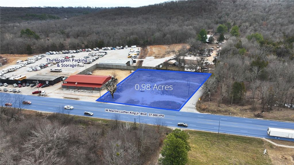 3675 W Martin Luther King Jr Boulevard, Fayetteville, AR 72704
