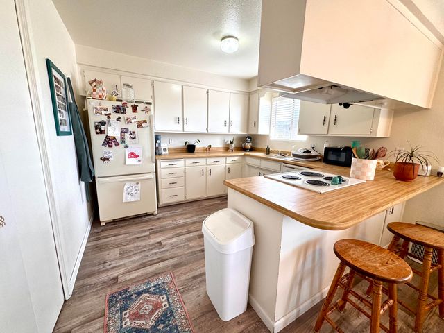 208 N B Street, Exeter, CA 93221