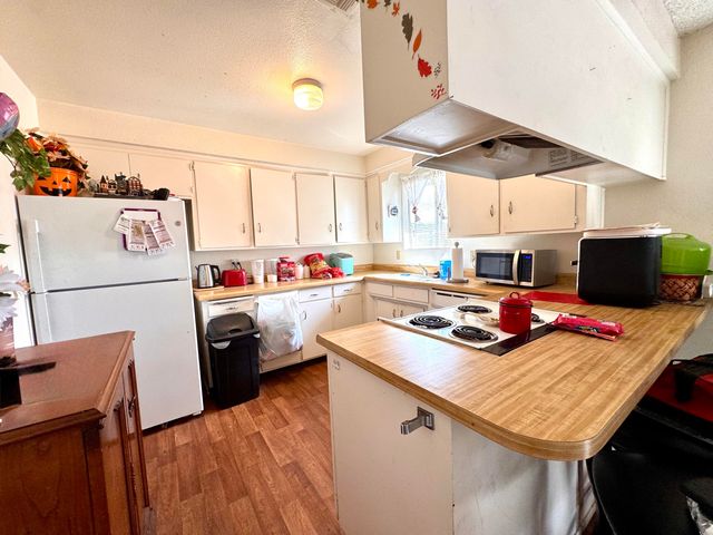 208 N B Street, Exeter, CA 93221