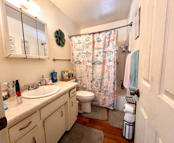 208 N B Street, Exeter, CA 93221