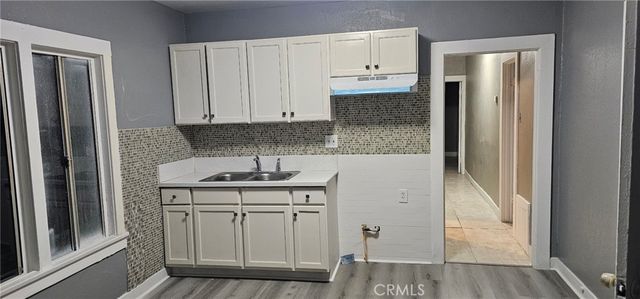 535 W 54TH St, Los Angeles, CA 90037