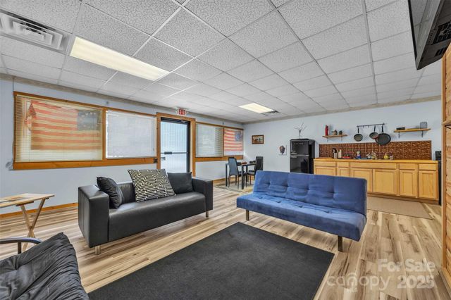 9211 NC HWY 194 Highway N, Lansing, NC 28643
