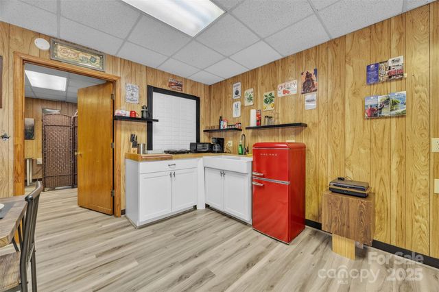 9211 NC HWY 194 Highway N, Lansing, NC 28643