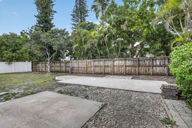 8241 NW 48th Street, Lauderhill, FL 33351