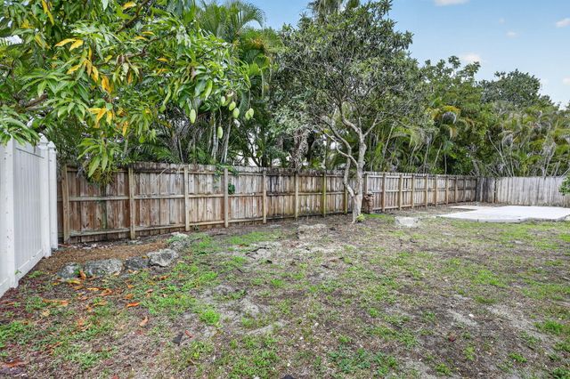8241 NW 48th Street, Lauderhill, FL 33351