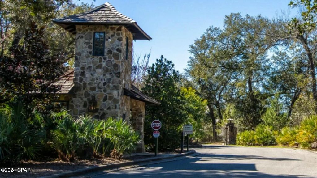 3918 Bungalow Lane, Panama City, FL 32408