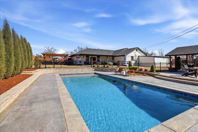 401 N Stephens Street, Hobart, OK 73651